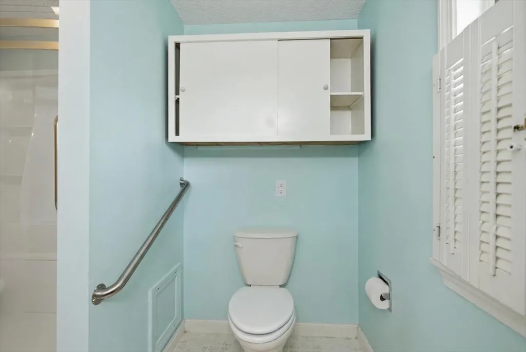 6 Colonial Way Auburn ME 04210