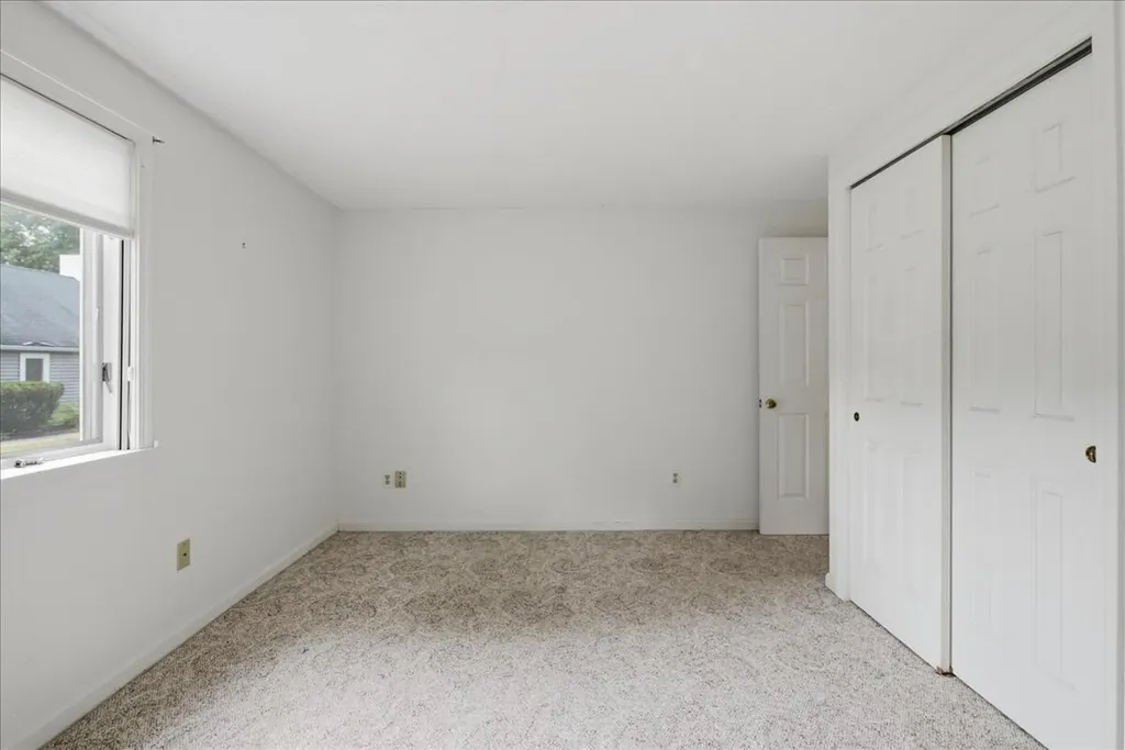 6 Colonial Way Auburn ME 04210