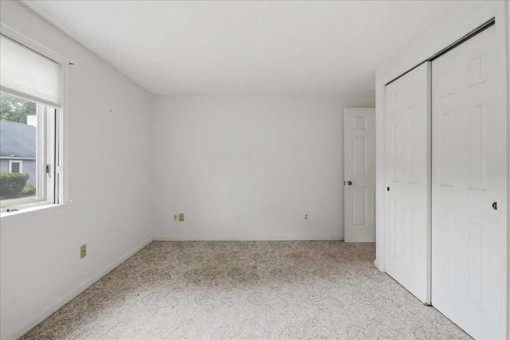 6 Colonial Way Auburn ME 04210