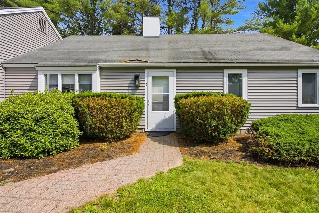 6 Colonial Way Auburn ME 04210