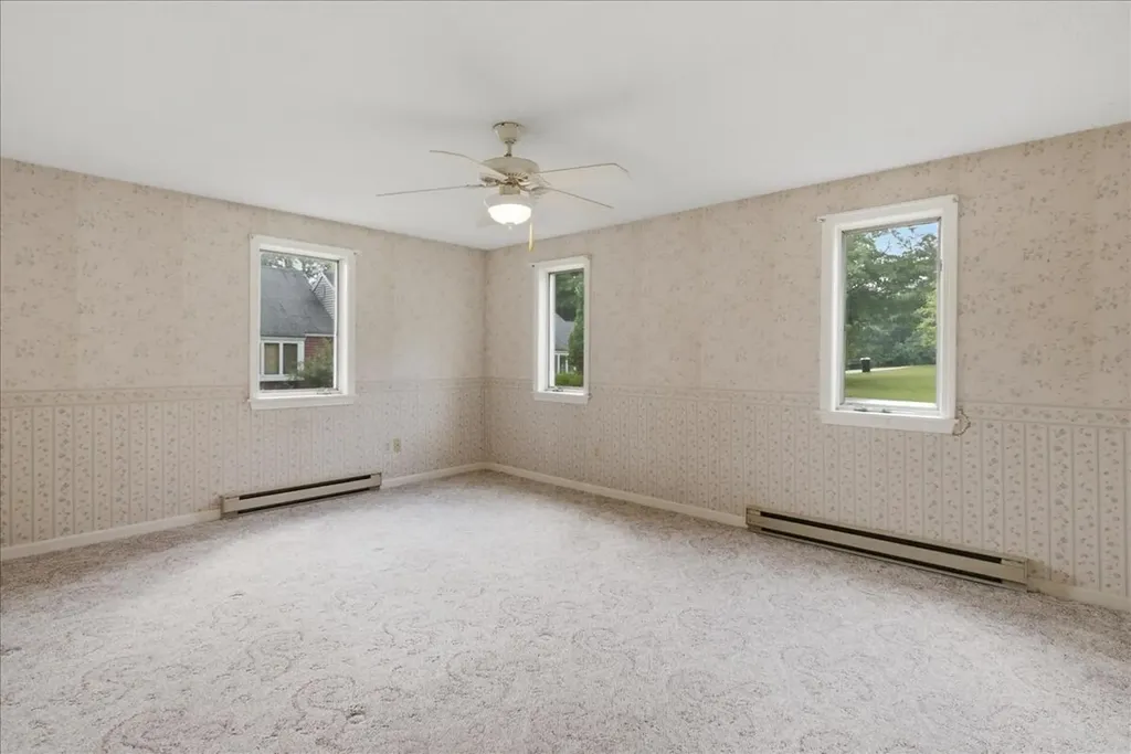 6 Colonial Way Auburn ME 04210
