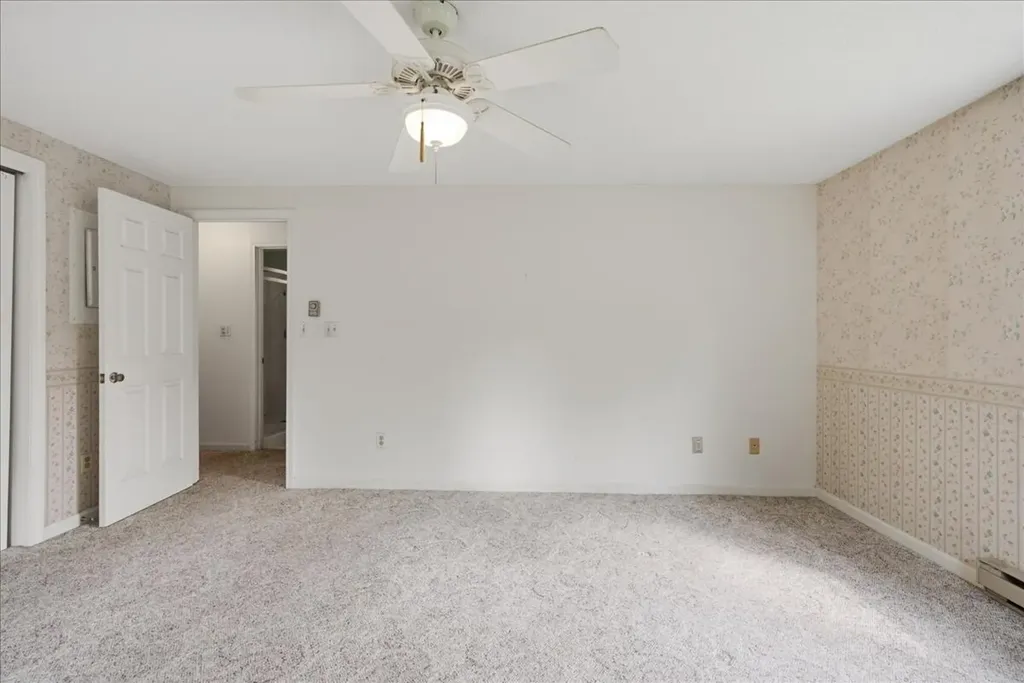 6 Colonial Way Auburn ME 04210