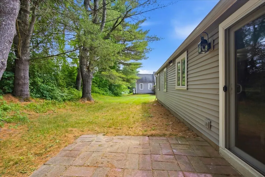 6 Colonial Way Auburn ME 04210