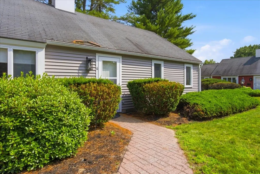 6 Colonial Way Auburn ME 04210
