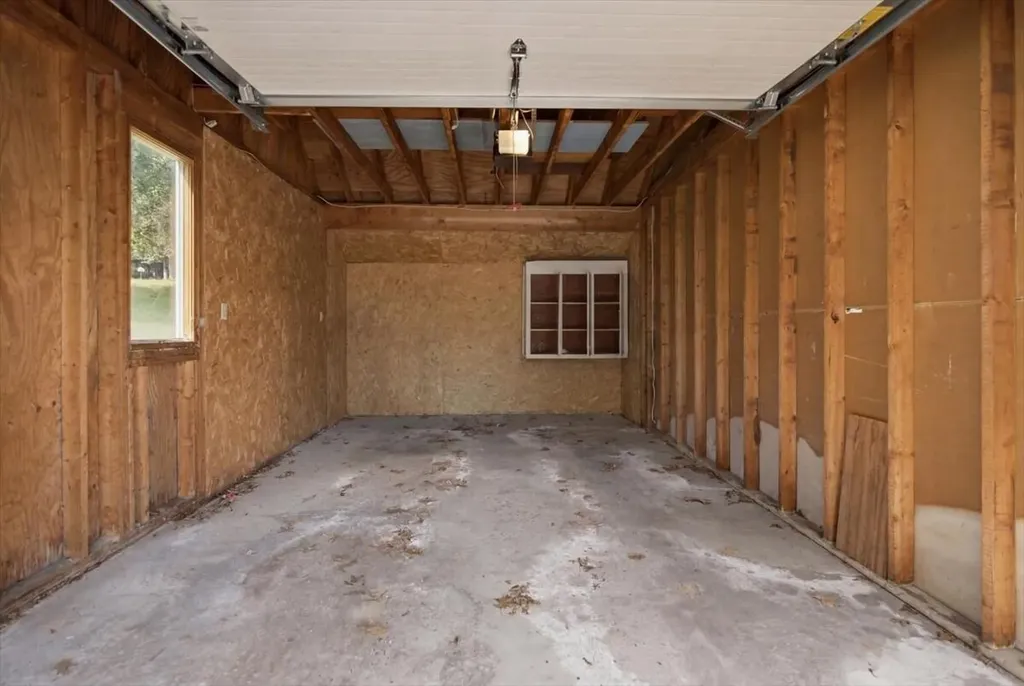 6 Colonial Way Auburn ME 04210