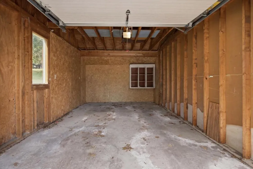 6 Colonial Way Auburn ME 04210
