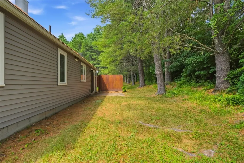 6 Colonial Way Auburn ME 04210