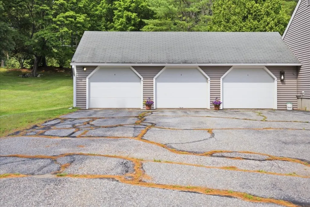 6 Colonial Way Auburn ME 04210