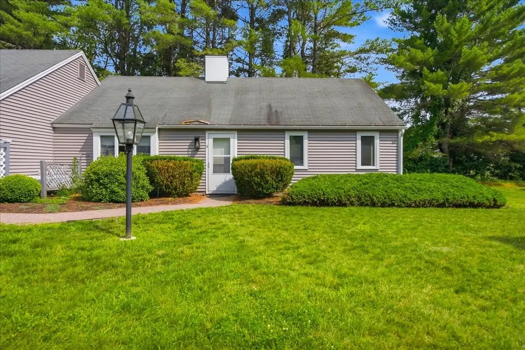 6 Colonial Way Auburn ME 04210