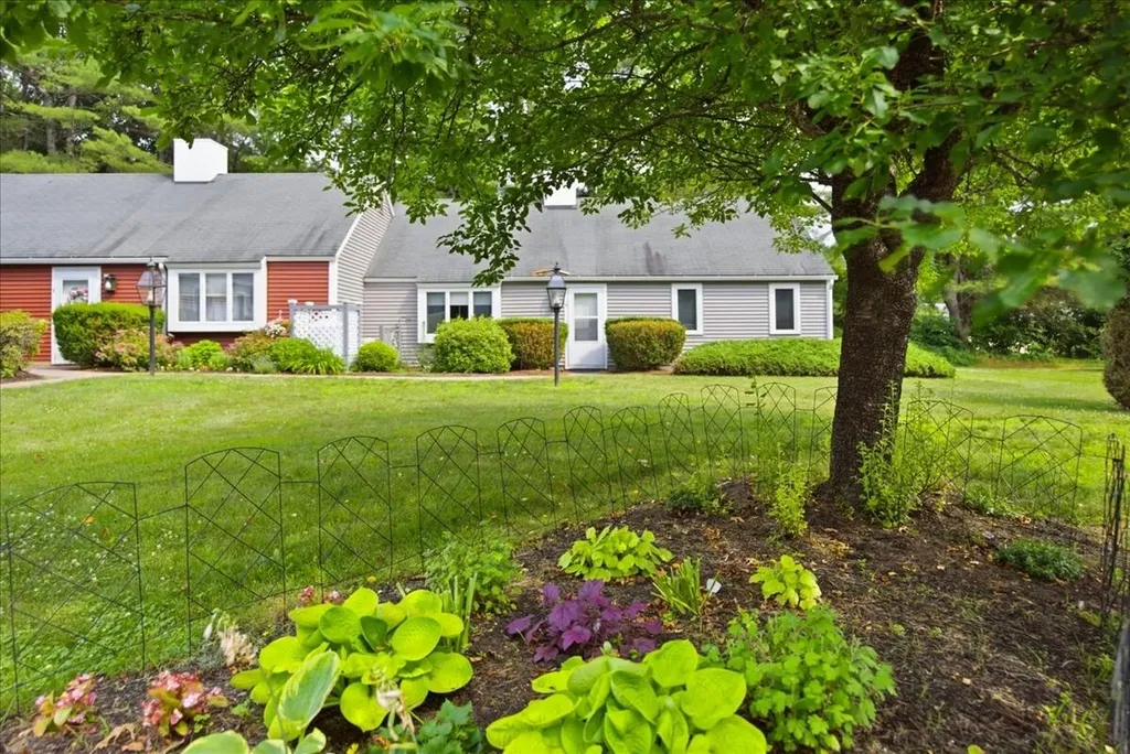 6 Colonial Way Auburn ME 04210