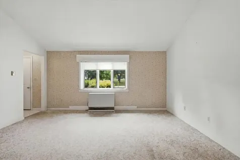 6 Colonial Way Auburn ME 04210