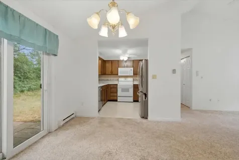 6 Colonial Way Auburn ME 04210