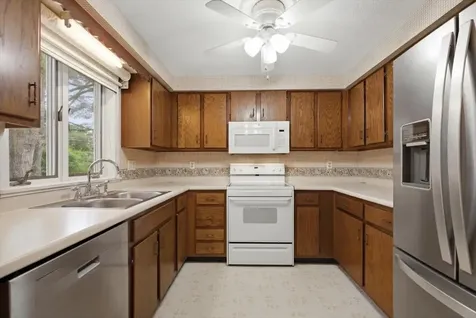 6 Colonial Way Auburn ME 04210