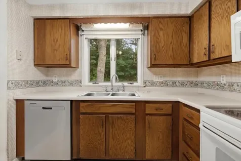 6 Colonial Way Auburn ME 04210