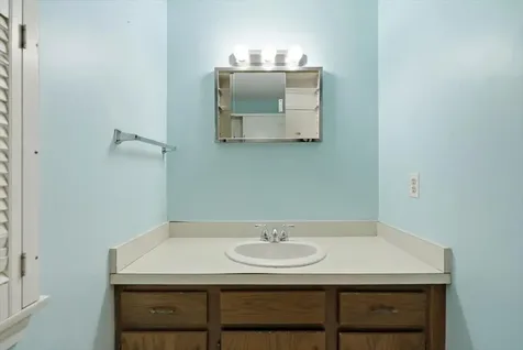 6 Colonial Way Auburn ME 04210
