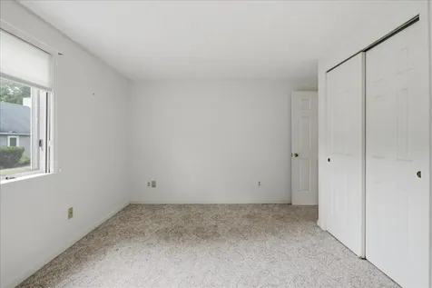 6 Colonial Way Auburn ME 04210
