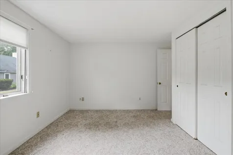 6 Colonial Way Auburn ME 04210
