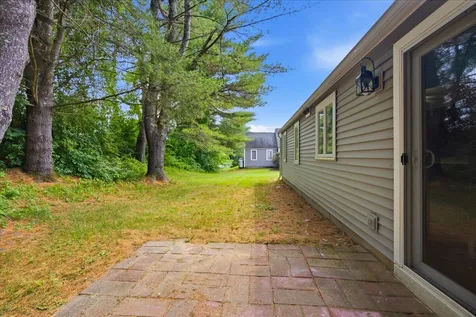 6 Colonial Way Auburn ME 04210