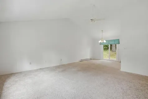 6 Colonial Way Auburn ME 04210