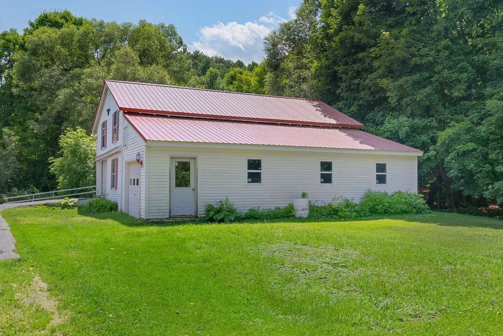 13 Smithtown Road Pittston ME 04345