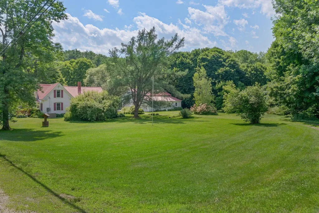 13 Smithtown Road Pittston ME 04345
