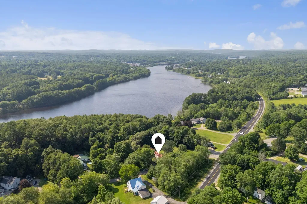 13 Smithtown Road Pittston ME 04345