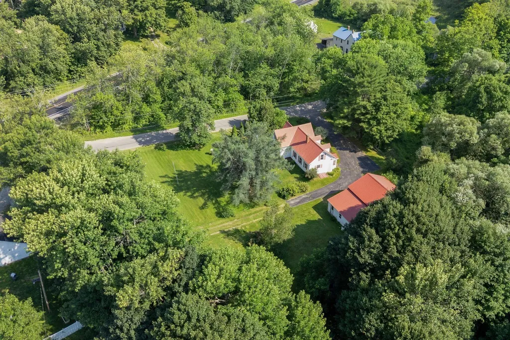 13 Smithtown Road Pittston ME 04345