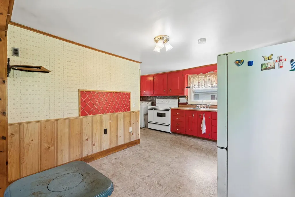 13 Smithtown Road Pittston ME 04345