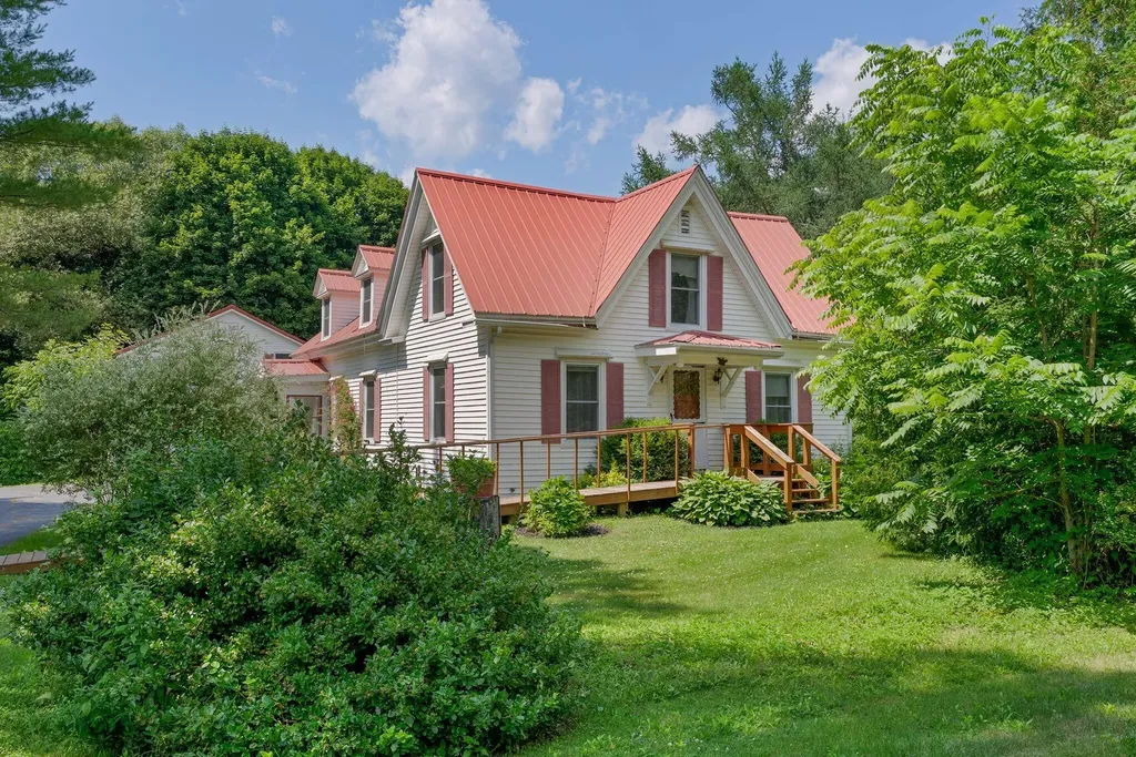 13 Smithtown Road Pittston ME 04345