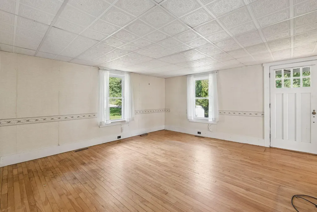 13 Smithtown Road Pittston ME 04345
