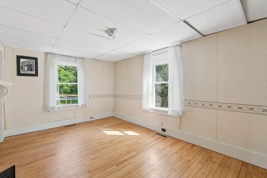 13 Smithtown Road Pittston ME 04345