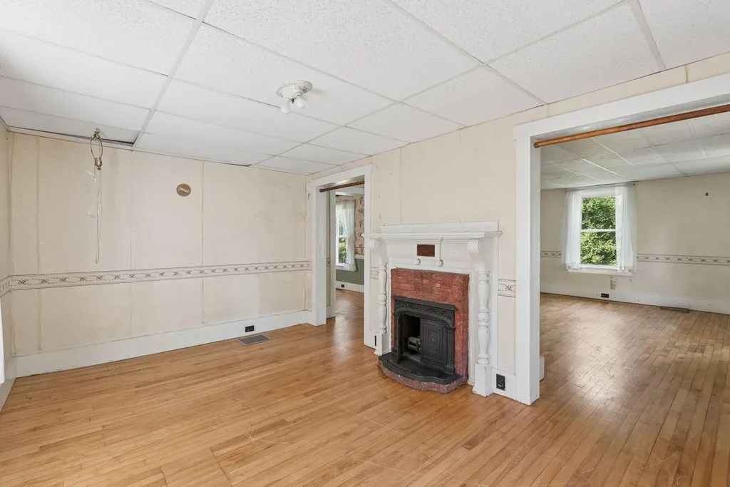 13 Smithtown Road Pittston ME 04345