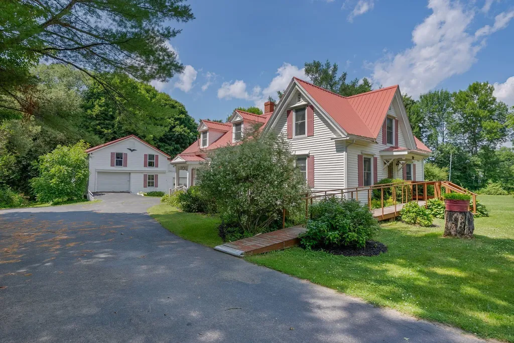 13 Smithtown Road Pittston ME 04345
