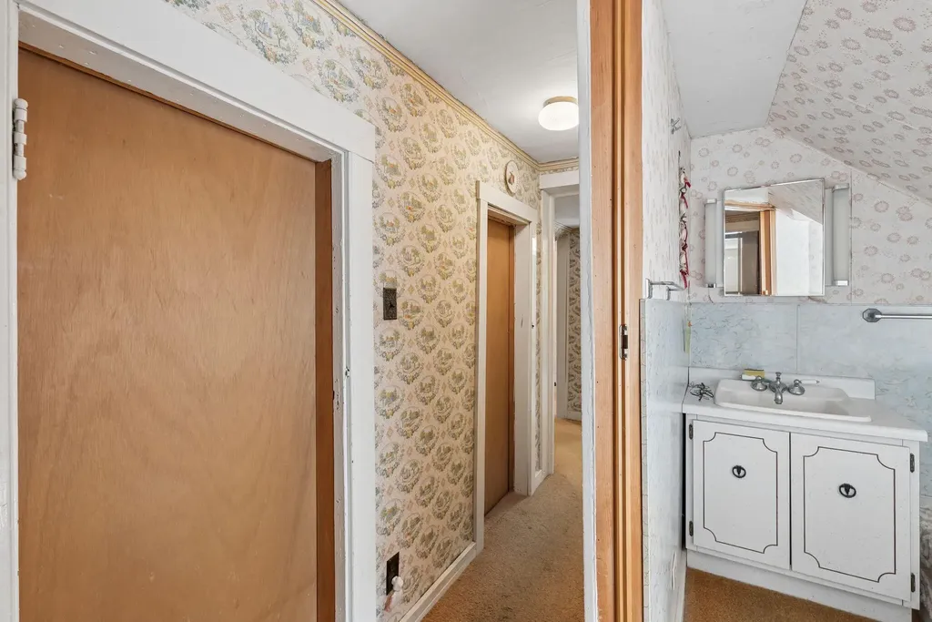 13 Smithtown Road Pittston ME 04345