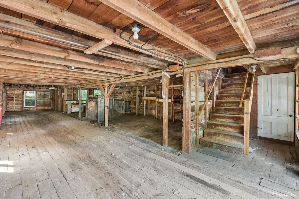 13 Smithtown Road Pittston ME 04345