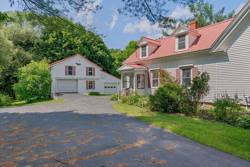 13 Smithtown Road Pittston ME 04345