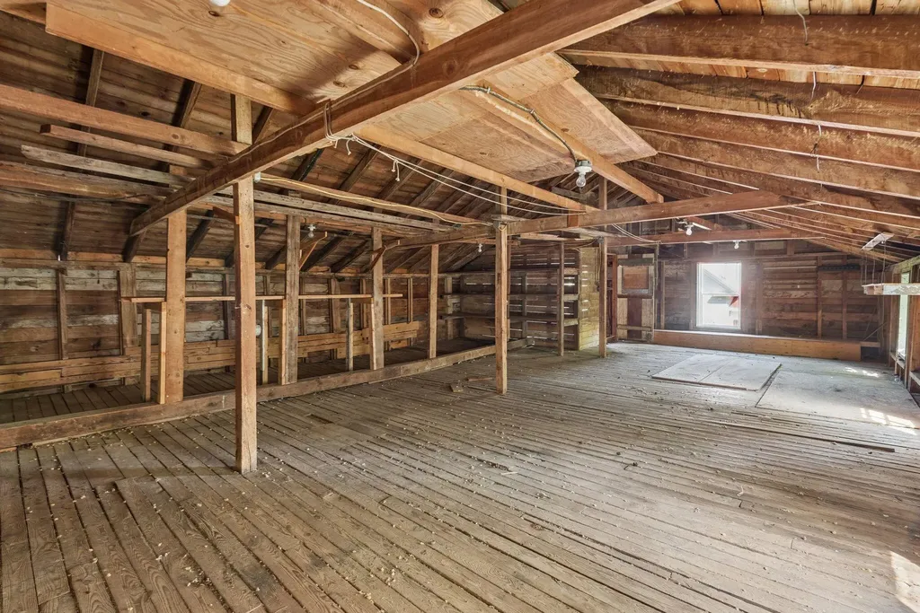 13 Smithtown Road Pittston ME 04345