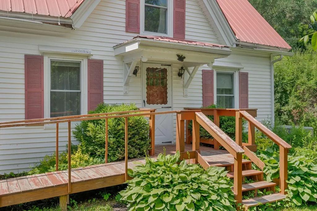13 Smithtown Road Pittston ME 04345