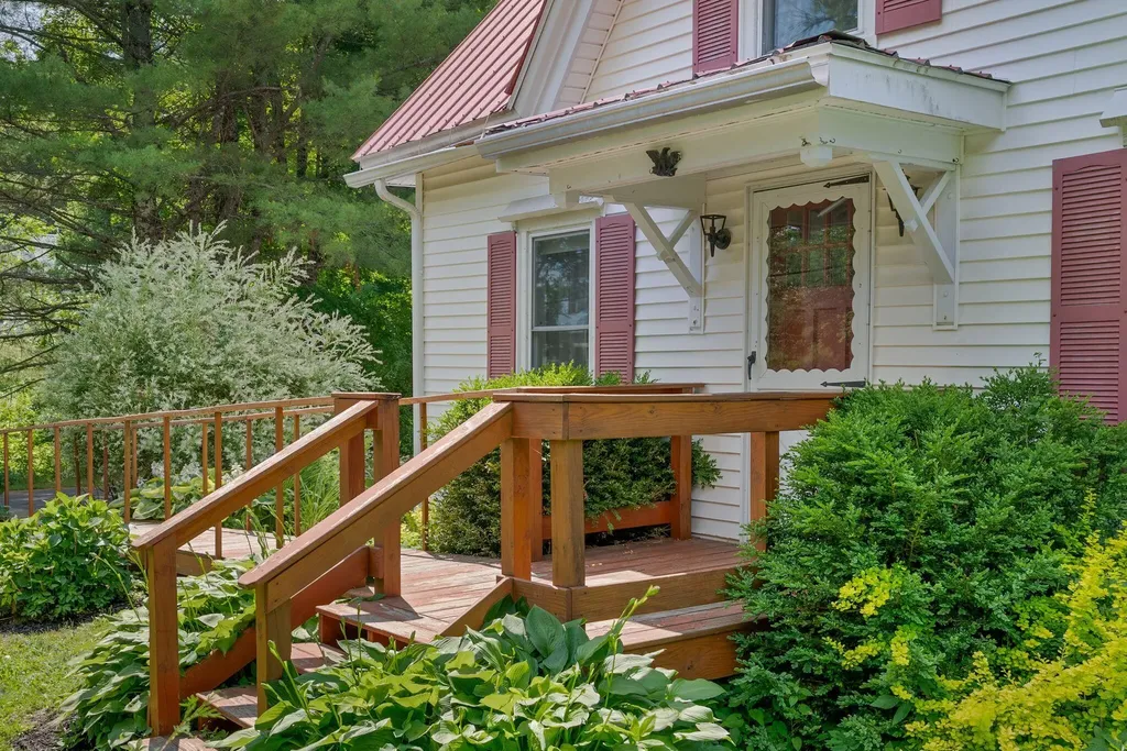 13 Smithtown Road Pittston ME 04345