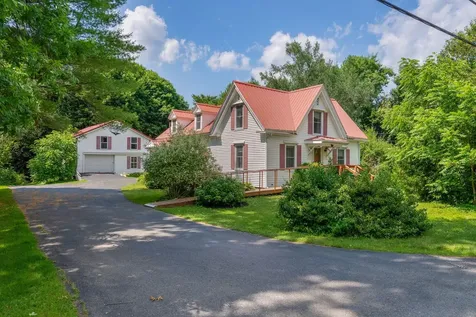 13 Smithtown Road Pittston ME 04345