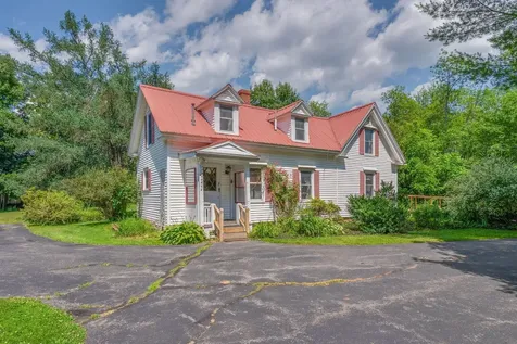 13 Smithtown Road Pittston ME 04345