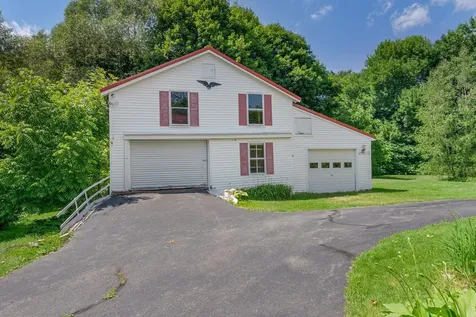 13 Smithtown Road Pittston ME 04345