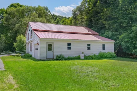 13 Smithtown Road Pittston ME 04345