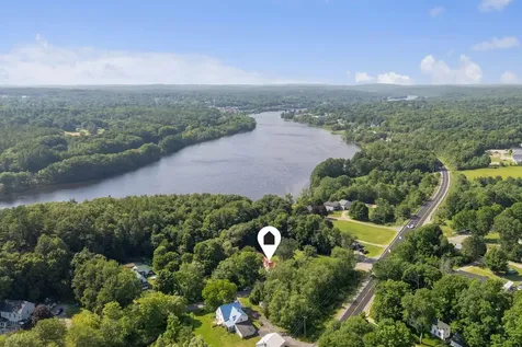 13 Smithtown Road Pittston ME 04345