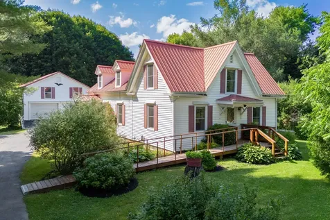 13 Smithtown Road Pittston ME 04345