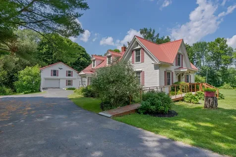 13 Smithtown Road Pittston ME 04345