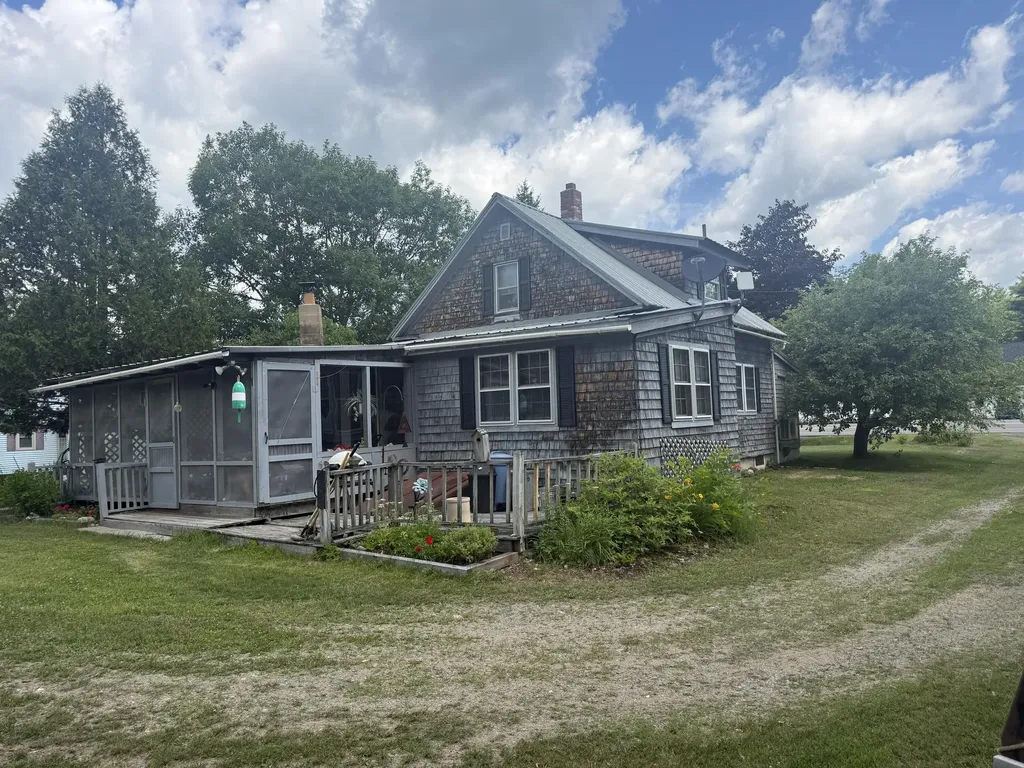 2653 Lee Road Lee ME 04455