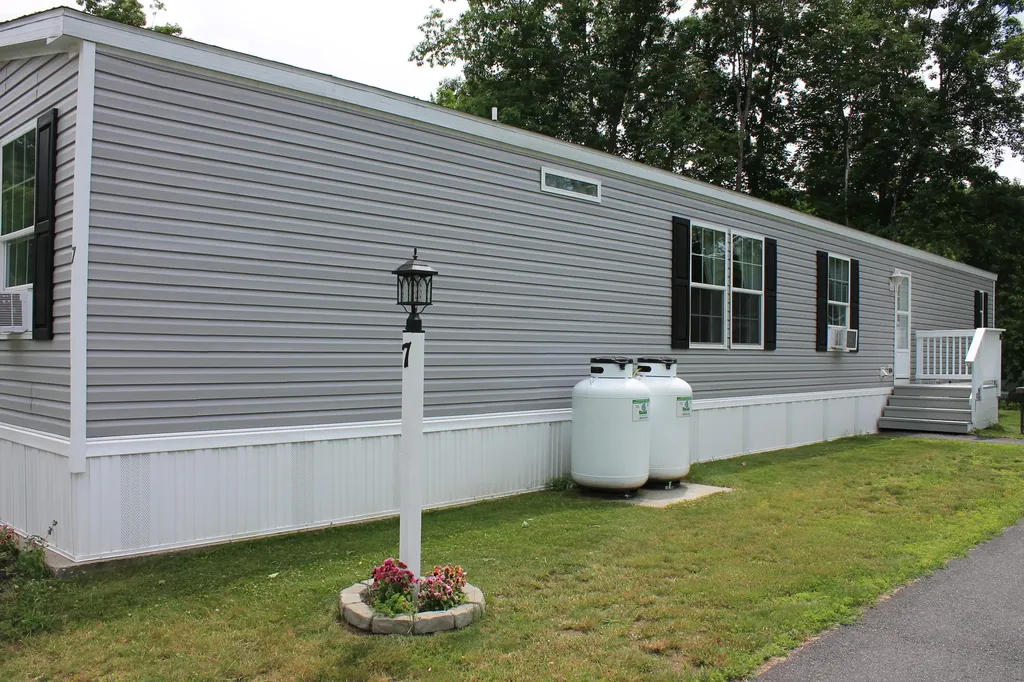 7 Arrowhead Drive Lisbon ME 04250