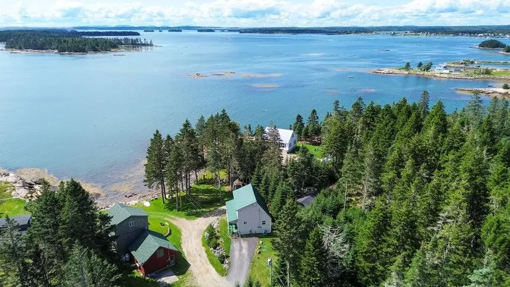 16 Hannah's Cove Beals ME 04611