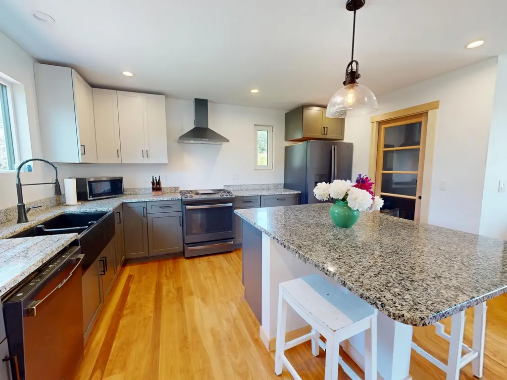 20 Sailors Way Vinalhaven ME 04863